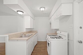 306 Pear St in La Marque, TX - Foto de edificio - Building Photo