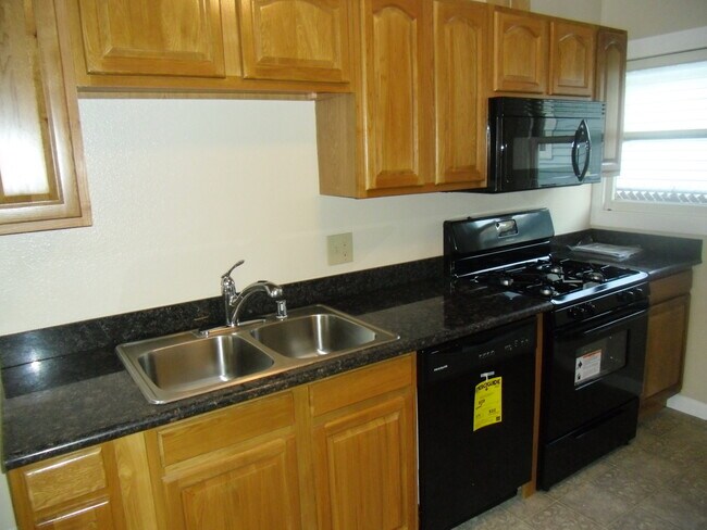 9814 C St-Unit -9814 in Oakland, CA - Building Photo - Building Photo