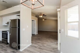 491 E Mesquite Ave in Apache Junction, AZ - Foto de edificio - Building Photo
