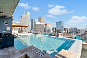 2000 Bagby St, Unit 13430 in Houston, TX - Building Photo - Building Photo