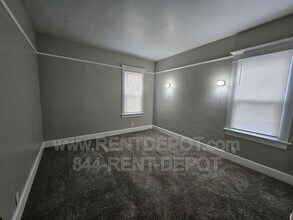 804 Bayard Park Dr in Evansville, IN - Building Photo - Building Photo