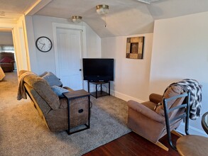 507 E 2nd St, Unit Quaint 2BR Upper Apartmen in Winona, MN - Foto de edificio - Building Photo