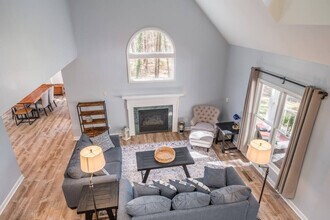 202 Woodglen Ln in Chapel Hill, NC - Foto de edificio - Building Photo