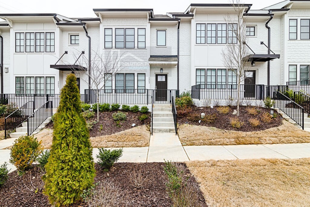 1963 Summit Trace Cir NW in Atlanta, GA - Building Photo