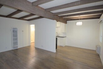 6125 Whitsett Ave in Los Angeles, CA - Building Photo - Building Photo