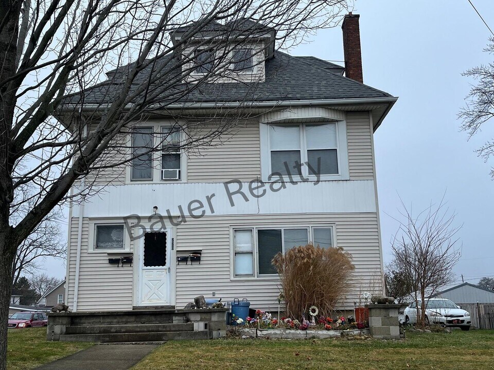 220 Pleasant St in Ashland, OH - Building Photo