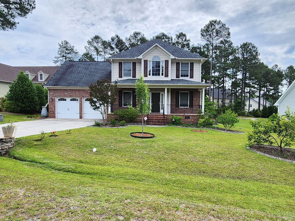 85 Blue Pine Dr in Spring Lake, NC - Building Photo