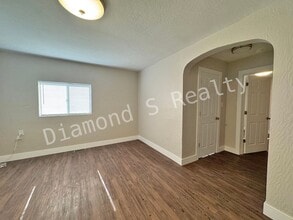 1300 E Division St in Springfield, MO - Building Photo - Building Photo