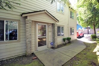 12018 SE Bush St in Portland, OR - Building Photo - Building Photo