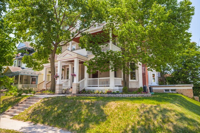 2600 Colfax Ave S, Unit #2 Treehouse