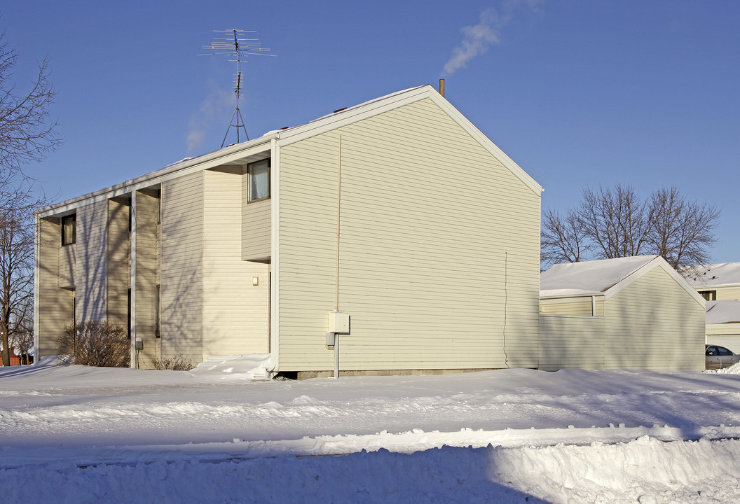 2413 15th St N in St. Cloud, MN - Building Photo