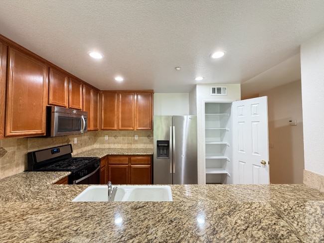 25858 Iris Ave in Moreno Valley, CA - Building Photo - Building Photo