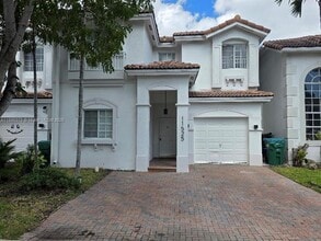 11525 NW 71st St in Miami, FL - Building Photo - Building Photo