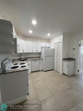 2550 NE 51st St in Fort Lauderdale, FL - Foto de edificio - Building Photo