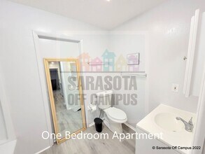 1014 Mecca Dr in Sarasota, FL - Building Photo - Building Photo