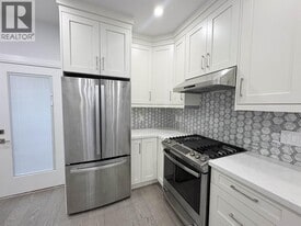 4990 Moss St. in Vancouver, BC - Building Photo