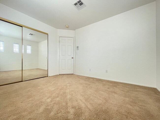 70 Belle La Blanc Ave in Las Vegas, NV - Building Photo - Building Photo