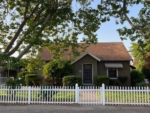 4701 Hammett Rd in Modesto, CA - Foto de edificio - Building Photo