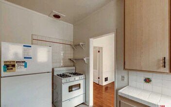 201 S Doheny Dr in Beverly Hills, CA - Building Photo - Building Photo