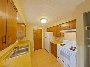 24798 Parkside Dr in Veneta, OR - Building Photo - Building Photo