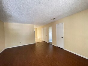 1303 Indian Trail-Unit -#D in Harker Heights, TX - Foto de edificio - Building Photo