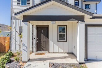 8115 Meridian Isle in San Antonio, TX - Building Photo - Building Photo