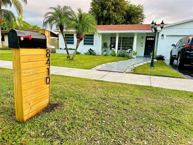 8410 SW 201st St in Cutler Bay, FL - Building Photo - Building Photo
