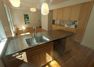 14 Myrtle Ave, Unit 1 in Cambridge, MA - Foto de edificio - Building Photo