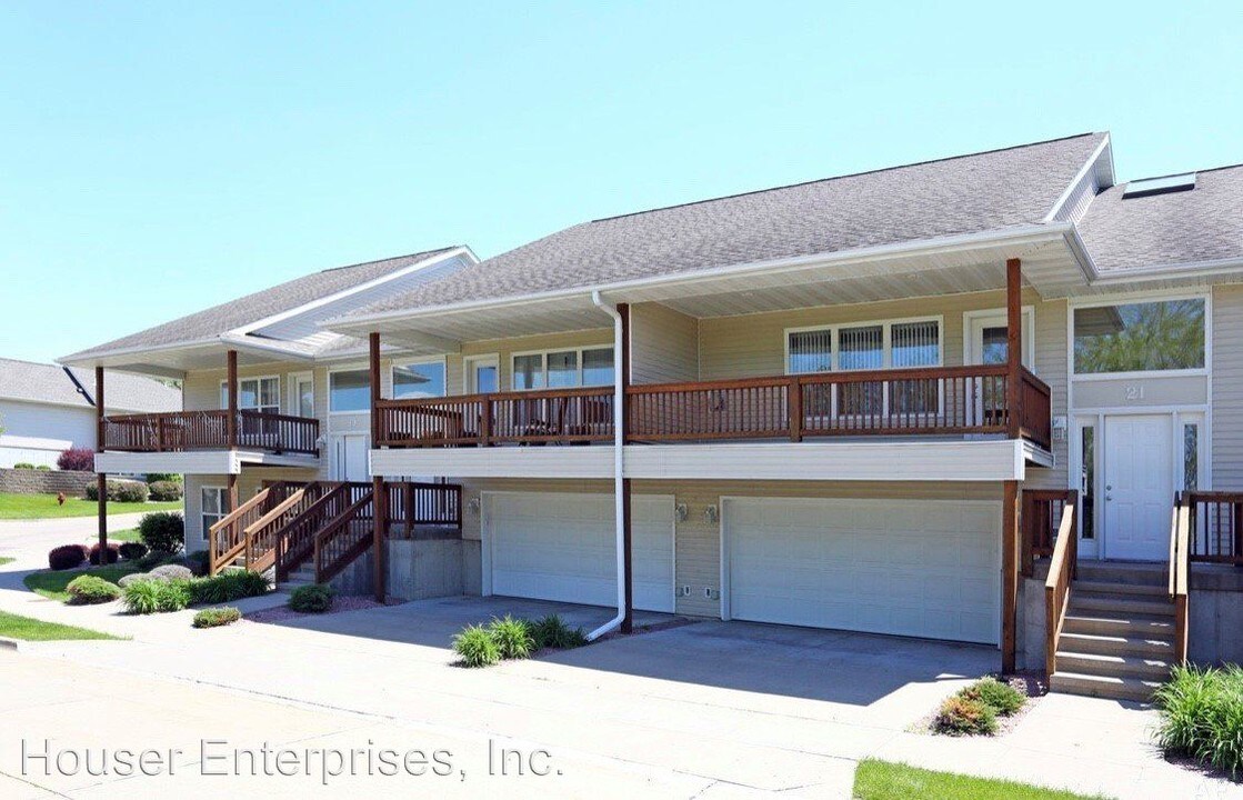 21 Redtail Bend in Coralville, IA - Building Photo
