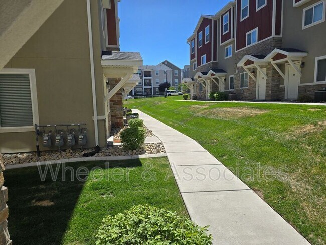 4188 W High Gallery Ct in Herriman, UT - Building Photo - Building Photo