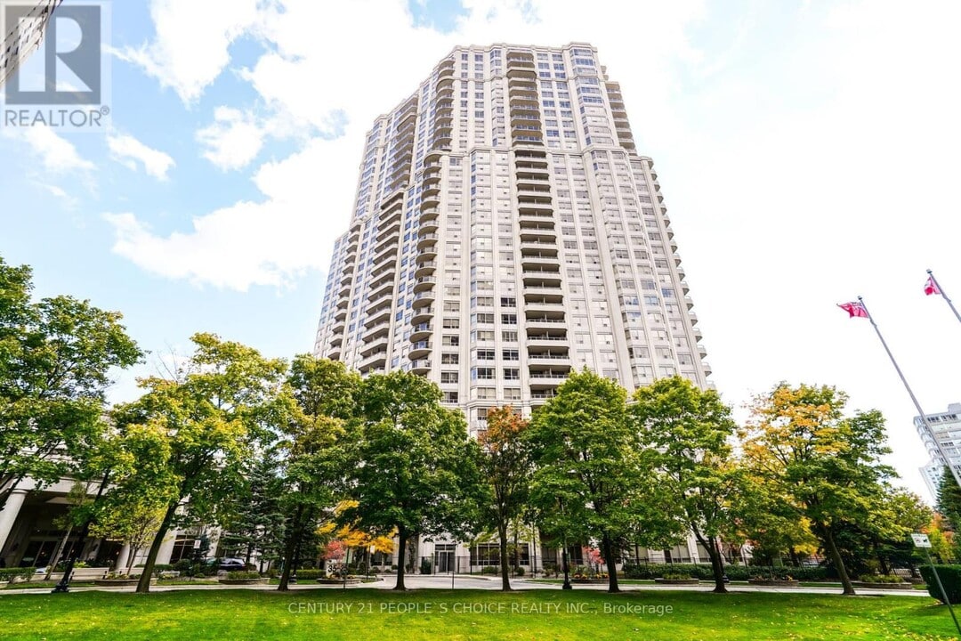 25 Kingsbridge Garden Cir in Mississauga, ON - Building Photo