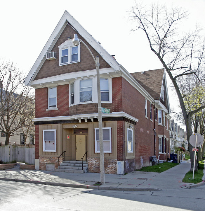 801 E Hadley St in Milwaukee, WI - Foto de edificio