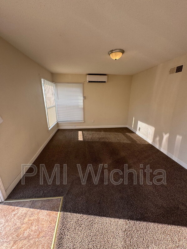 681 S Kansas St in Wichita, KS - Building Photo - Building Photo