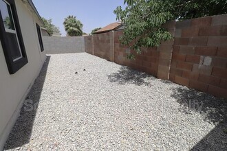 7405 N 62nd Ave in Glendale, AZ - Building Photo - Building Photo