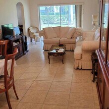 1651 Oak Berry Cir in Wellington, FL - Foto de edificio - Building Photo