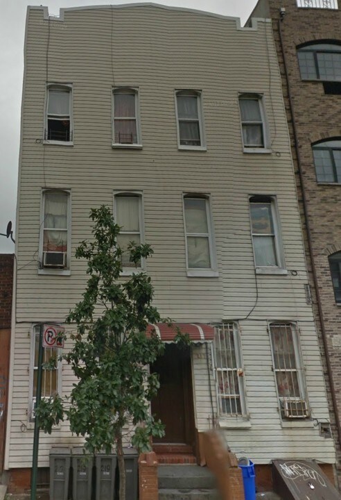 219 Troutman St in Brooklyn, NY - Building Photo