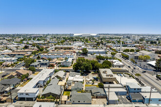 817-819 S Grevillea Ave in Inglewood, CA - Building Photo - Primary Photo