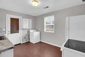 913 Central Dr in West Columbia, SC - Building Photo - Building Photo