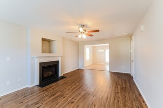 4387 Joseph Samuels Dr in Winston-Salem, NC - Foto de edificio - Building Photo