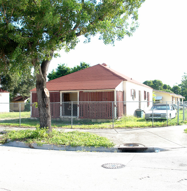 6901 NW 4th Ct in Miami, FL - Building Photo - Building Photo