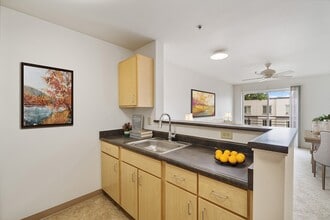 Heights at Columbia Knoll Senior Apartments in Portland, OR - Foto de edificio - Building Photo
