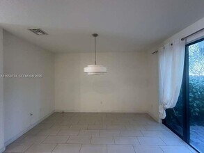 6501 N Anise Ct in Davie, FL - Foto de edificio - Building Photo