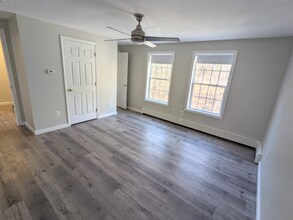 623B River Rd in Weare, NH - Foto de edificio - Building Photo