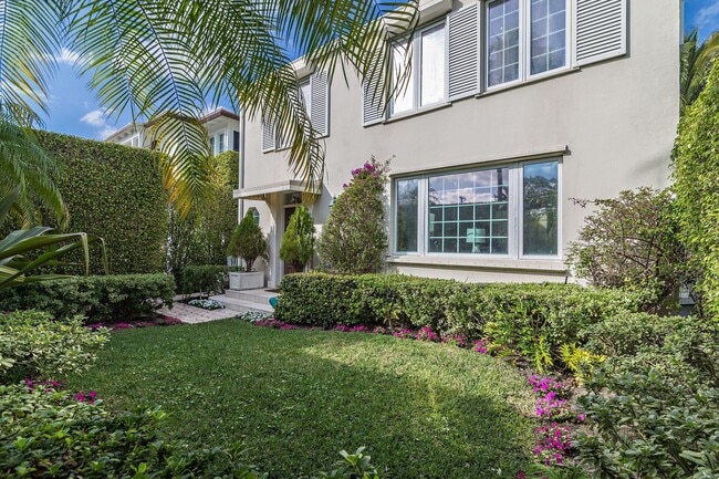 155 Peruvian Ave in Palm Beach, FL - Building Photo - Building Photo