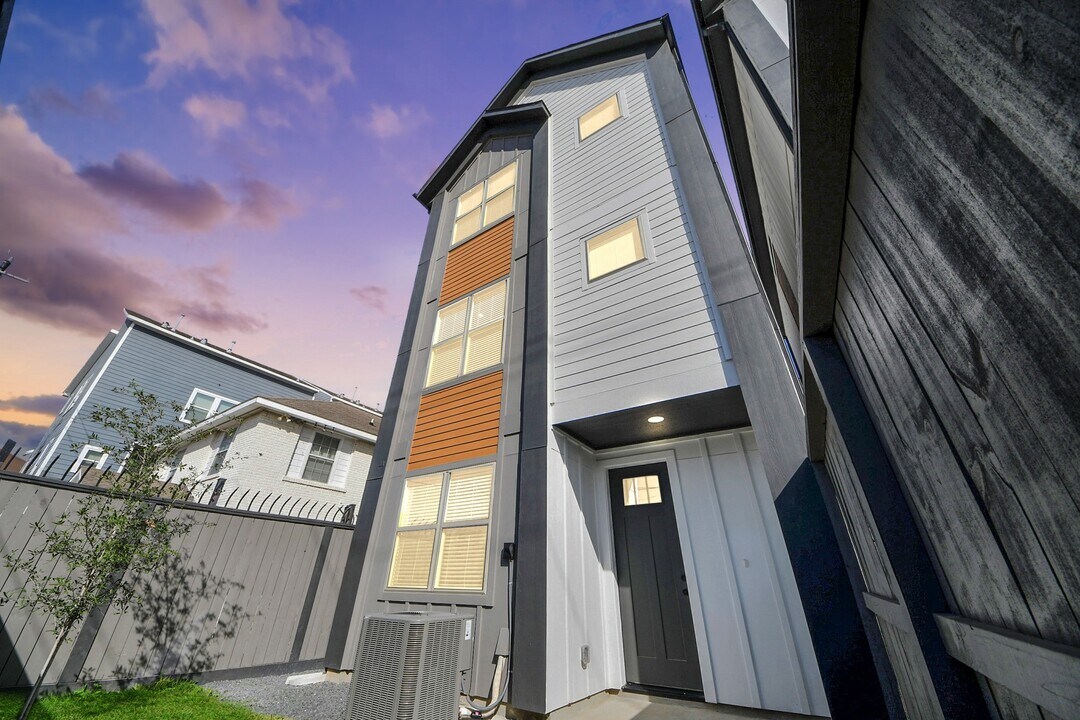 2524 Live Oak St in Houston, TX - Building Photo