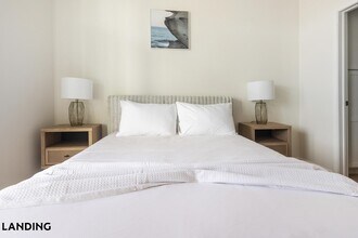 4921 Pretty Lake Ave, Unit 105 in Norfolk, VA - Foto de edificio - Building Photo