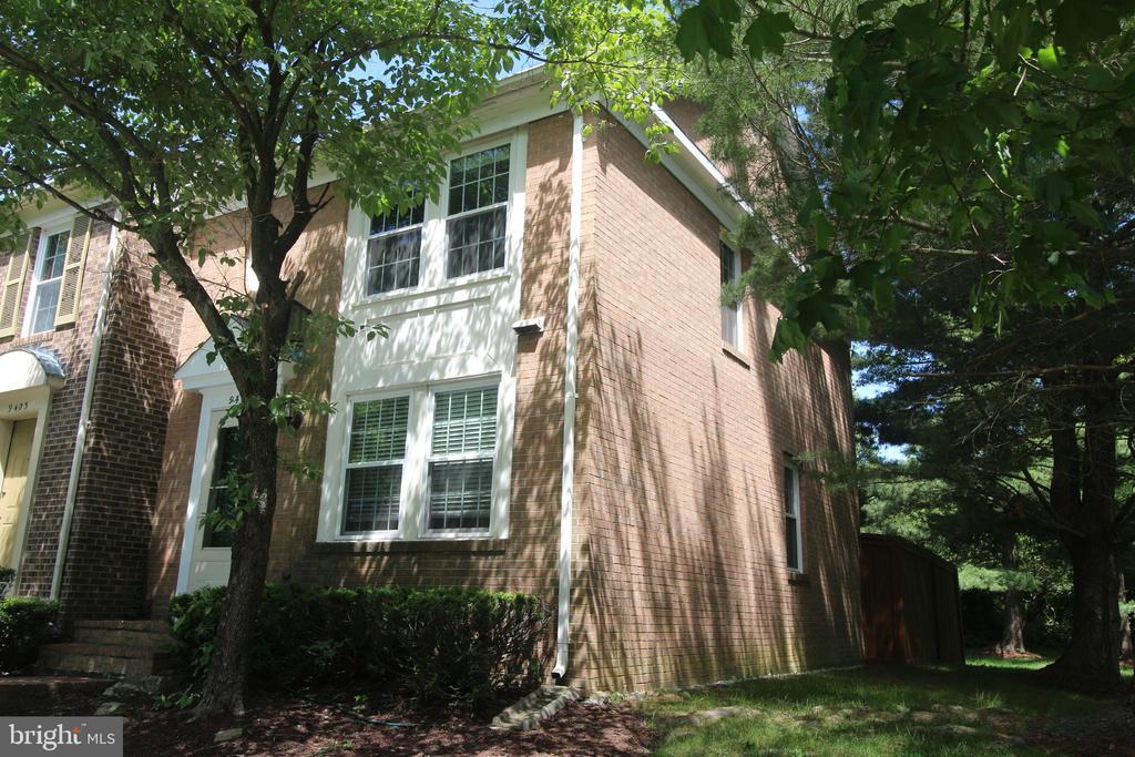 9401 Lost Trail Way in Potomac, MD - Building Photo