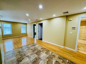 163 Atwells Ave, Unit 3R in Providence, RI - Building Photo - Building Photo