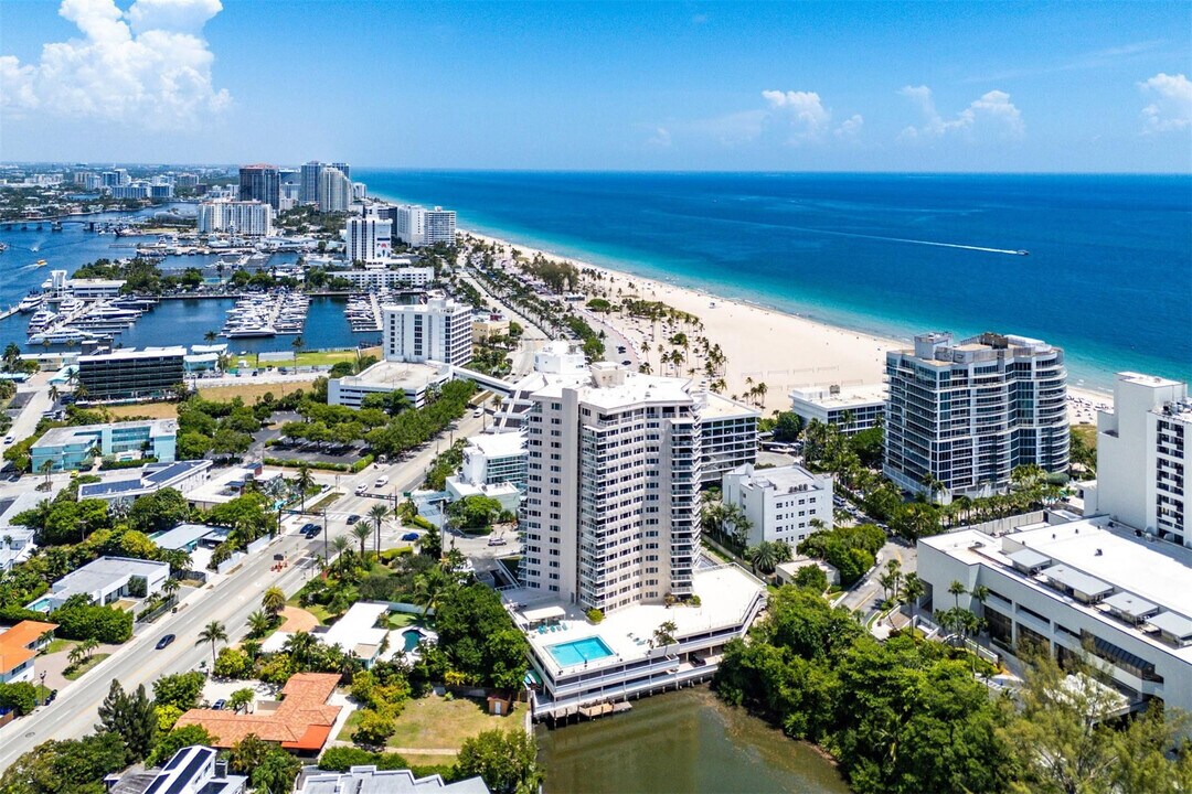 3000 Holiday Dr in Fort Lauderdale, FL - Foto de edificio