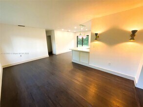6646 SW 60th St in South Miami, FL - Building Photo - Building Photo